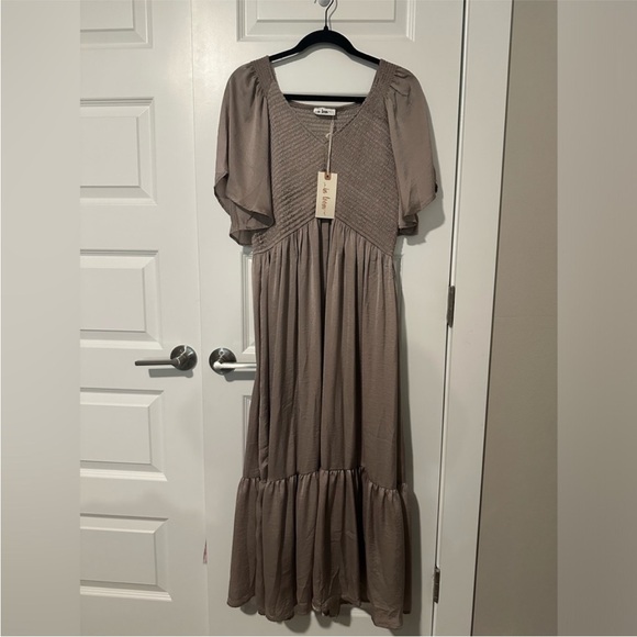 Elegant Gray Women's Dress - Picture 4 of 6